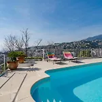 Nyaraló Anne